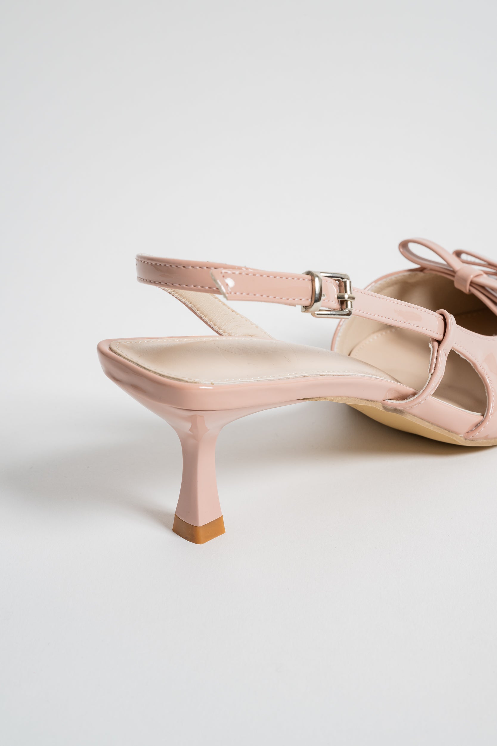 pointed ribbon mules
