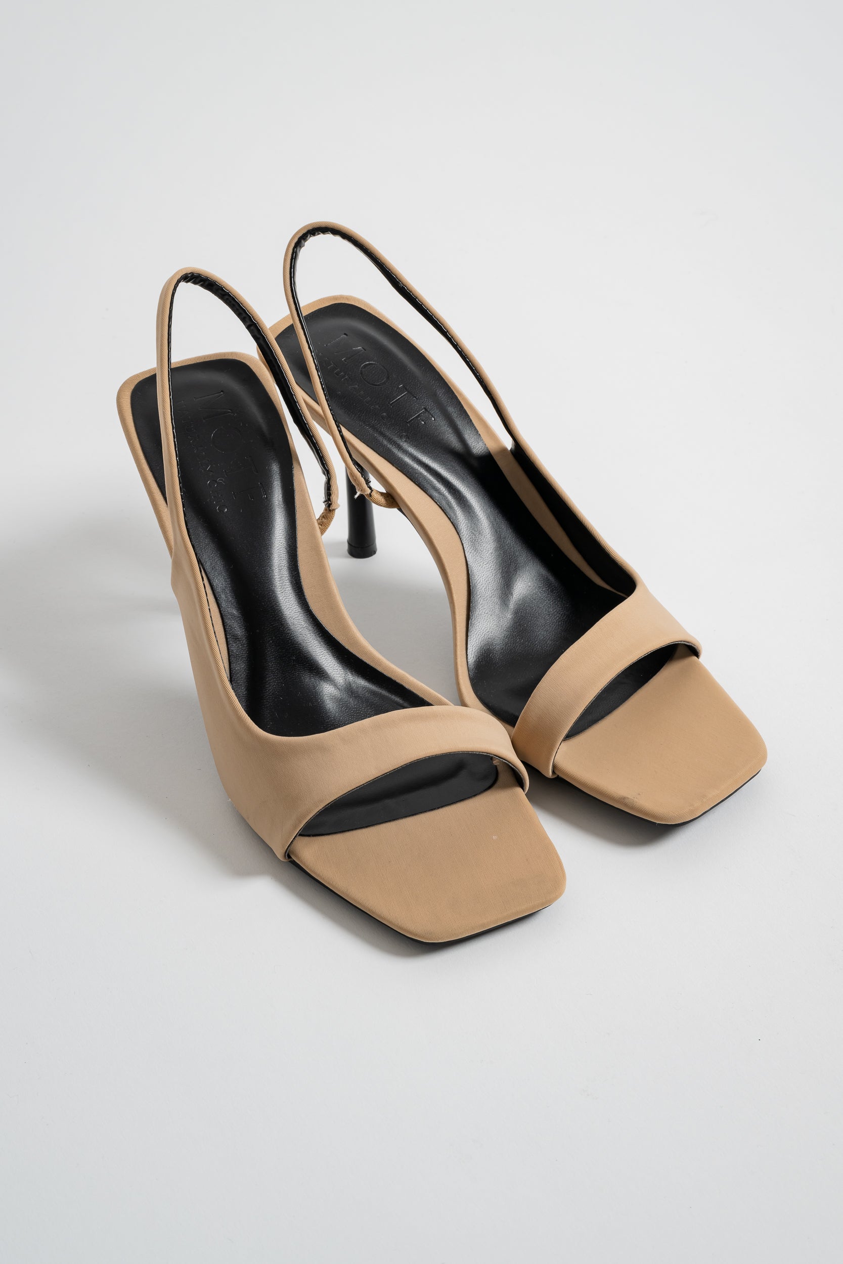 square toe round design sandals